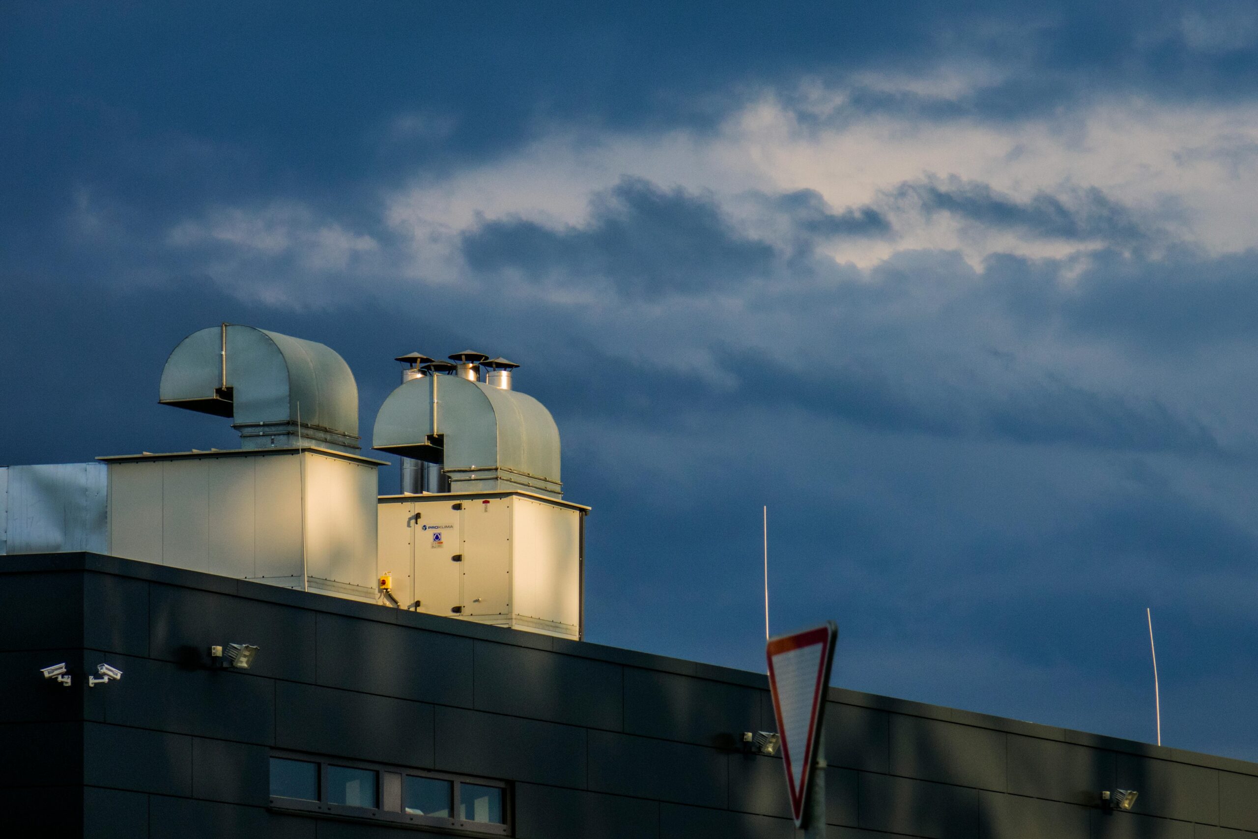 How BHBAS Keeps Your HVAC System Prepared for Florida’s Wild Weather